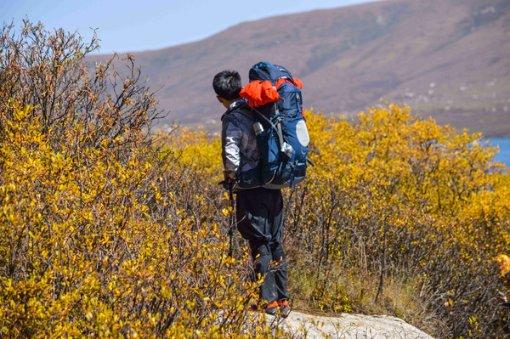 老人被主播洗脑 千元买入珠宝等待80万回收